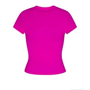 NWT SKIMS FITS EVERYBODY T-SHIRT IN FUSCHIA SIZE SMALL
